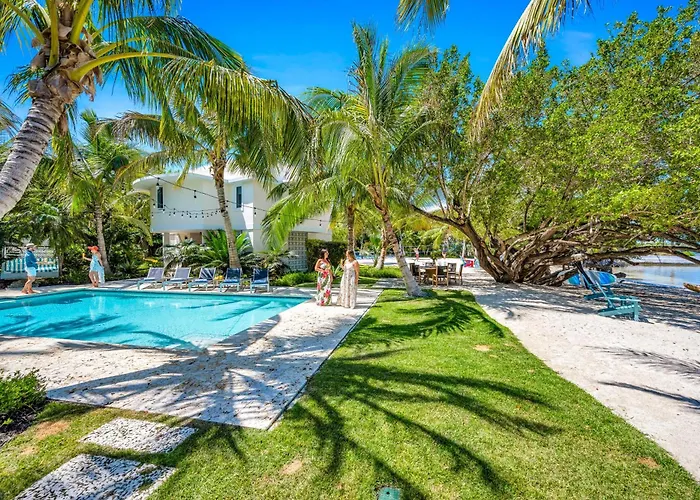 Private Beach Pickleball Court And Tiki Bar Heated Pool Designated Paradise Key